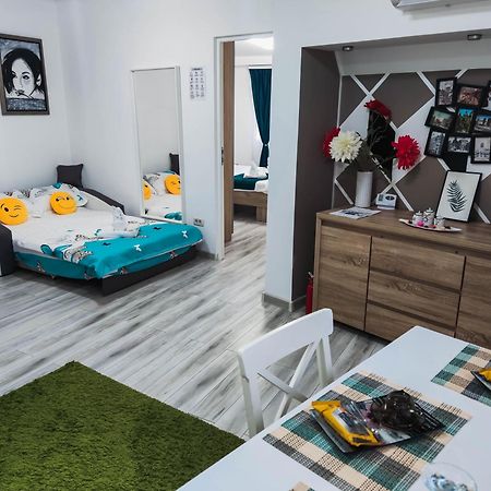 Comfortable Apartment University Square Bukarest Exteriör bild